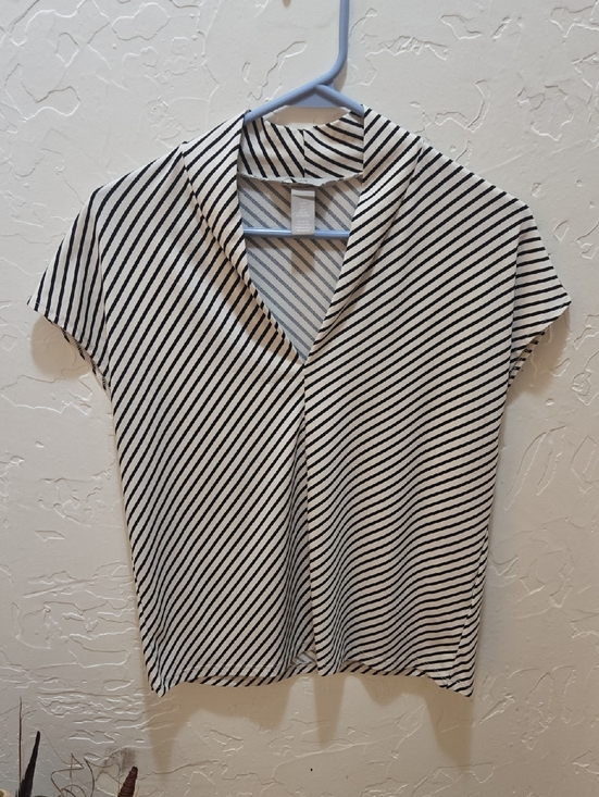 H&M Tops - H&M Black & White Striped V-Neck Short Sleeve Top